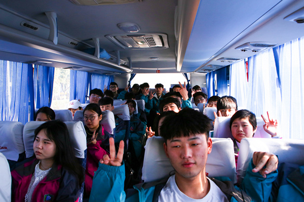 “攜手植樹，共創(chuàng)藍(lán)天”丨南京新華師生共筑新華育才林
