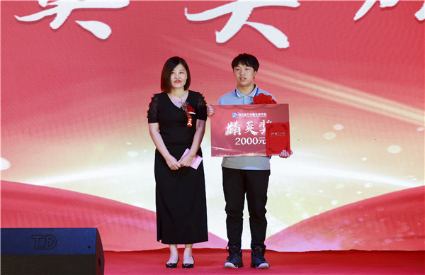南京新華2019年新生開學(xué)典禮暨CEAC獎(jiǎng)學(xué)金頒獎(jiǎng)盛典隆重舉行！