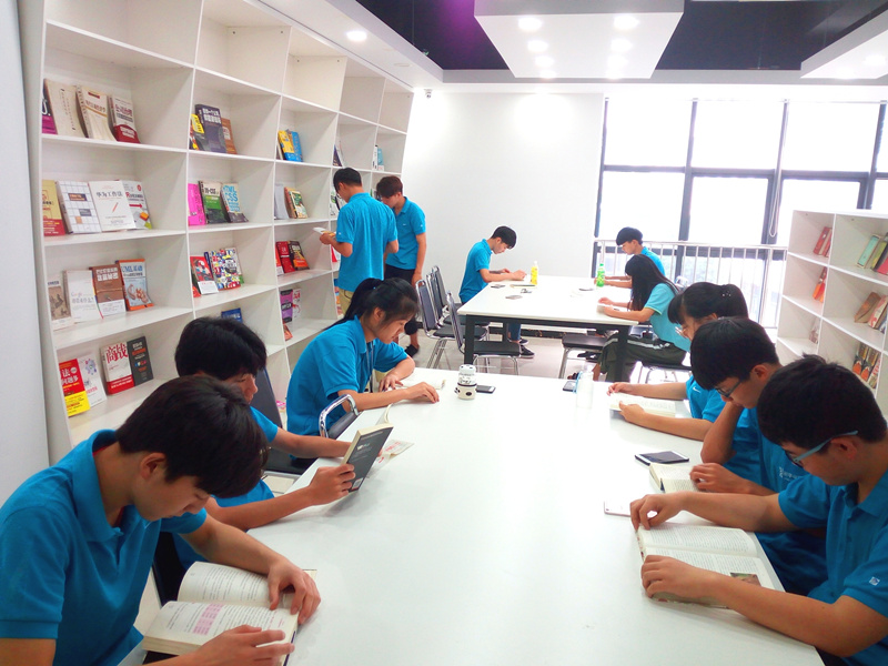 技校里面有什么<a href=http://njxh.cn target=_blank class=infotextkey>專業(yè)</a>？適合初中去學習么？
