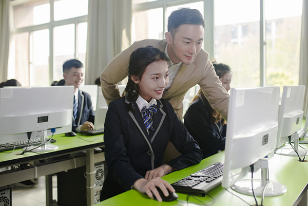 初中畢業(yè)學WEB前端開發(fā)<a href=http://njxh.cn target=_blank class=infotextkey>專業(yè)</a>前景如何？