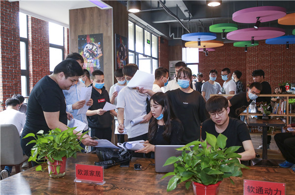 就業(yè)保障丨千企萬(wàn)崗進(jìn)校園，助力學(xué)子精準(zhǔn)就業(yè)！