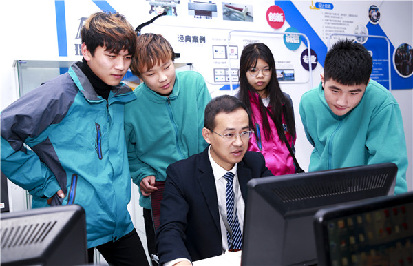 初<a href=http://njxh.cn target=_blank class=infotextkey>高中</a>畢業(yè)學技術(shù)選<a href=http://njxh.cn target=_blank class=infotextkey>專業(yè)</a>，什么行業(yè)有前景？