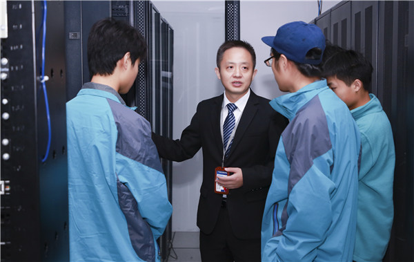 初<a href=http://njxh.cn target=_blank class=infotextkey>高中</a>畢業(yè)學(xué)什么好？