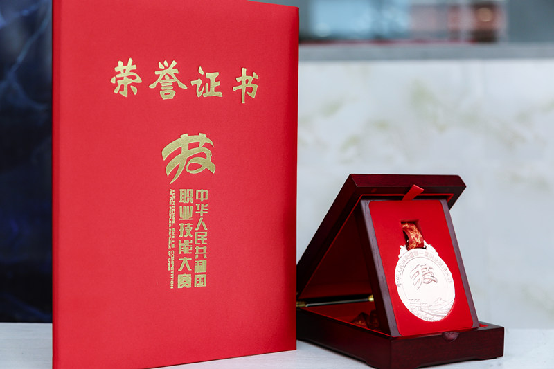 聚焦兩會(huì) | 新華互聯(lián)網(wǎng)+教育助力鄉(xiāng)村振興！