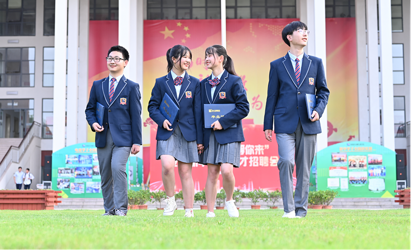 12位學霸天團推薦新華電腦學校，你不了解一下嗎？