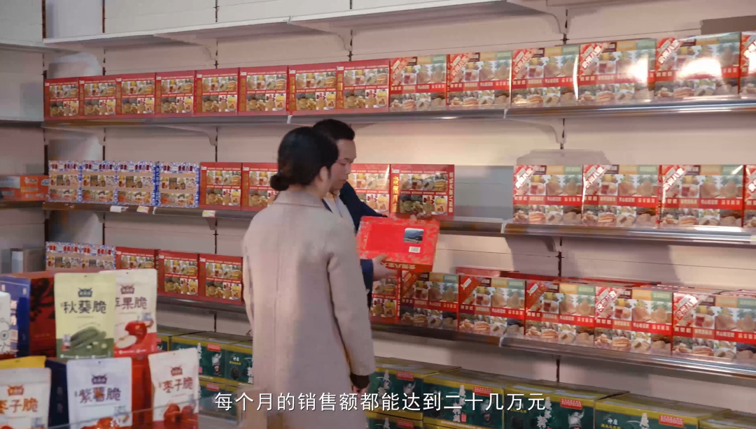 “新華電腦學(xué)校就像一座橋，把我和家鄉(xiāng)連接在一起！”