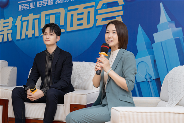馬可來新華重拾校園生活，青春“競”是精彩！