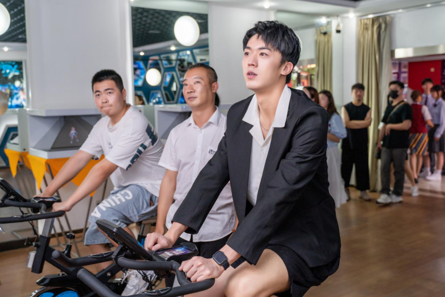 明星帶路|盧東旭探秘校園黑科技，直擊新華硬實(shí)力！