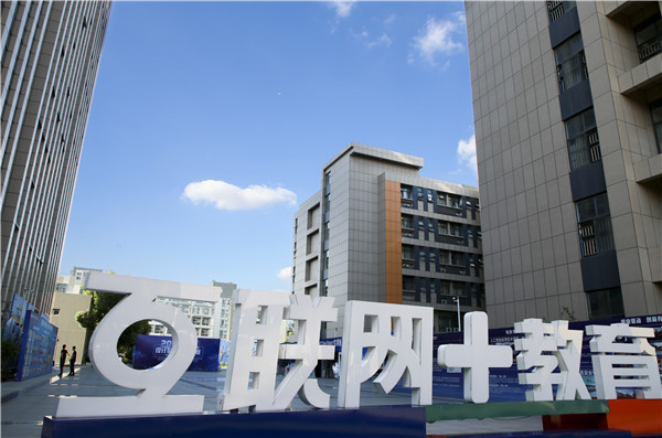 想學(xué)互聯(lián)網(wǎng)技術(shù)，怎么學(xué)？