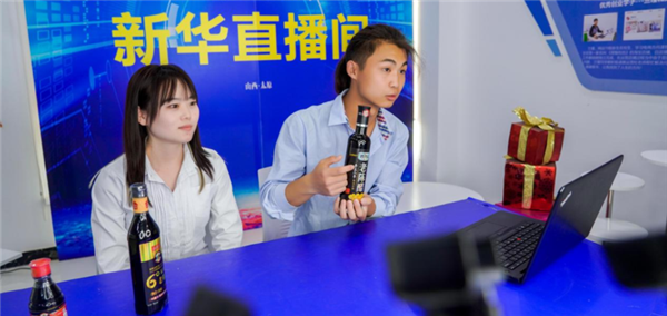 我去，這么多人來新華是干啥？