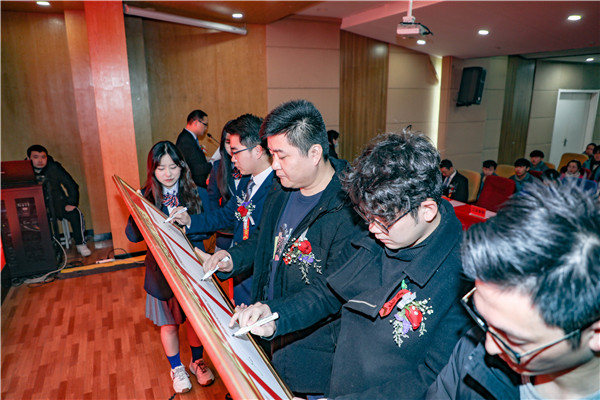 “校企攜手，賦能未來(lái)” ——南京新華2022年春季名企定制班簽約儀式