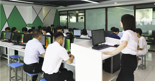 南京新華結(jié)課答辯|你們的成長，我們來見證！