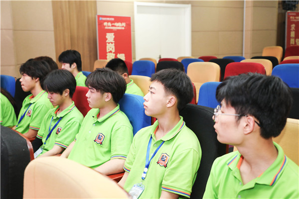 為幫助我校學生明確職業(yè)生涯規(guī)劃，確定個人職業(yè)方向，強化職業(yè)規(guī)劃意識，更好地樹立個人理想，2022年7月29日，南京新華電腦專修學校在學術報告廳舉行第十二屆職業(yè)生涯規(guī)劃演講大賽