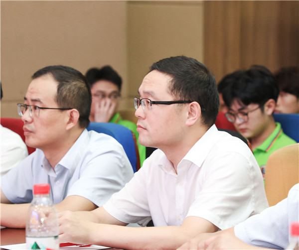 為幫助我校學生明確職業(yè)生涯規(guī)劃，確定個人職業(yè)方向，強化職業(yè)規(guī)劃意識，更好地樹立個人理想，2022年7月29日，南京新華電腦專修學校在學術報告廳舉行第十二屆職業(yè)生涯規(guī)劃演講大賽