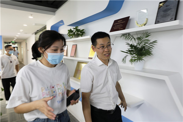 南京新華教師進(jìn)企業(yè)，為實(shí)踐教學(xué)保駕護(hù)航