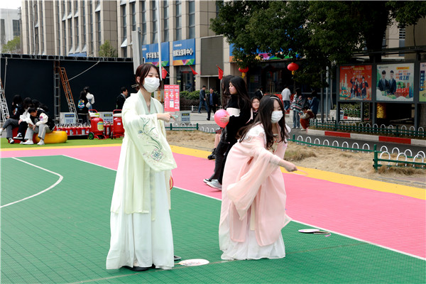 “三八”國際婦女節(jié)來臨，南京新華向所有女性致以節(jié)日最美好的祝福！