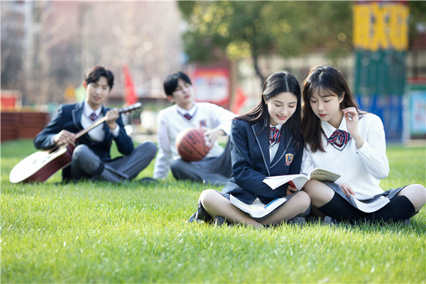初<a href=http://njxh.cn target=_blank class=infotextkey>高中</a>女生選什么<a href=http://njxh.cn target=_blank class=infotextkey>專業(yè)</a>好？