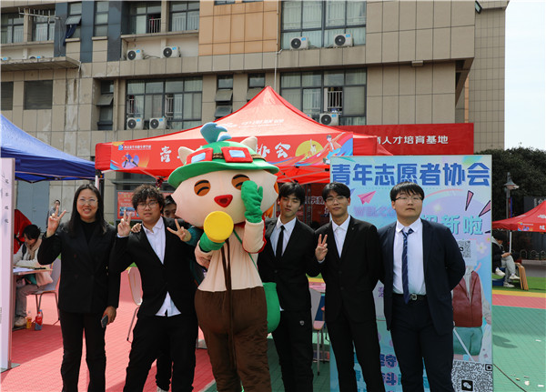 追光有“你”，歡迎“新”上人 南京新華電腦專修學(xué)校2024年春季社團(tuán)招新大會(huì)順利收官