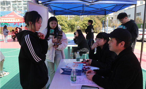 新華筑夢，職贏未來 南京新華2024年春季校園招聘會(huì)暨校企融合簽約儀式圓滿舉行