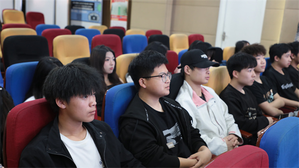 南京新華VR智能建筑裝飾<a href=http://njxh.cn target=_blank class=infotextkey>專(zhuān)業(yè)</a>CAD結(jié)課答辯圓滿結(jié)束