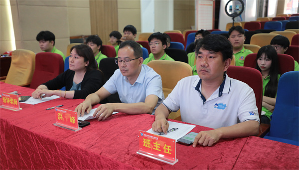 南京新華電腦專修學?；ヂ?lián)網(wǎng)2303班結課答辯圓滿落幕，學子展現(xiàn)<a href=http://njxh.cn target=_blank class=infotextkey>專業(yè)</a>技能與風采