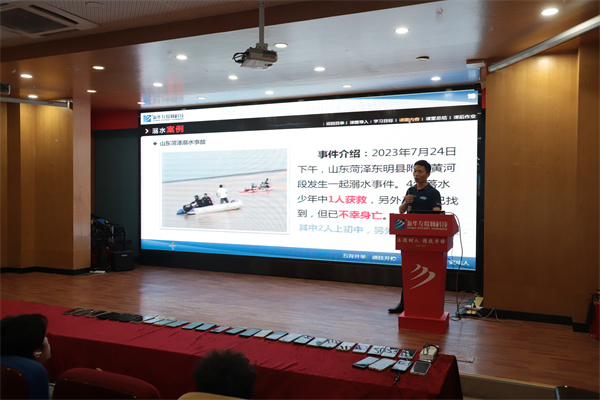 南京新華電腦專修學(xué)校舉辦新生安全教育講座，鄭德剛老師精彩開(kāi)講