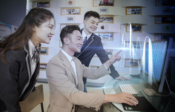 2020年學(xué)WEB前端開發(fā)專業(yè)的前景如何？