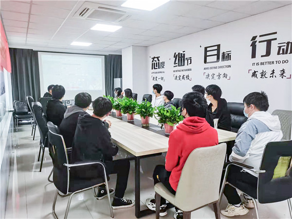 企業(yè)招聘進(jìn)校園，助力學(xué)生高質(zhì)量就業(yè)