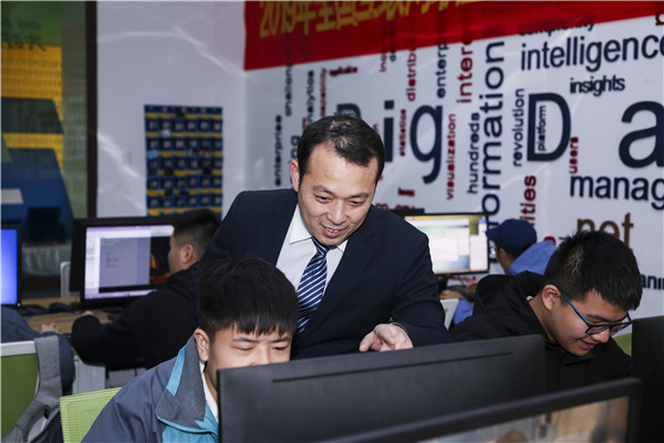 男生學什么IT專業(yè)好，自學or培訓？