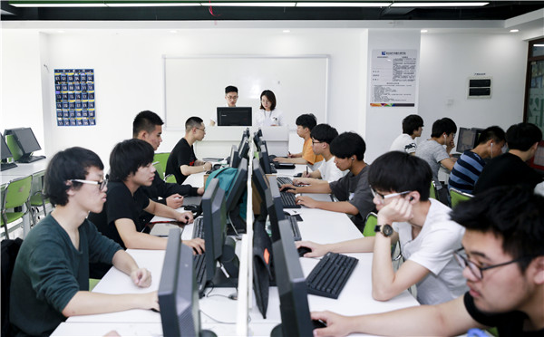 南京新華電腦專修學院好不好，到底怎么樣？