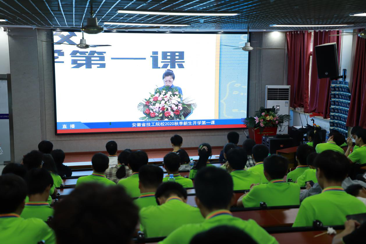 今天，新華萬(wàn)名師生同上一堂課，是一種什么樣的體驗(yàn)？