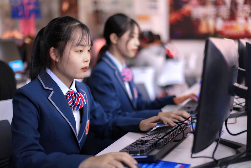 初高中女生學(xué)什么專業(yè)好？女生最吃香的互聯(lián)網(wǎng)熱門專業(yè)排名出爐！